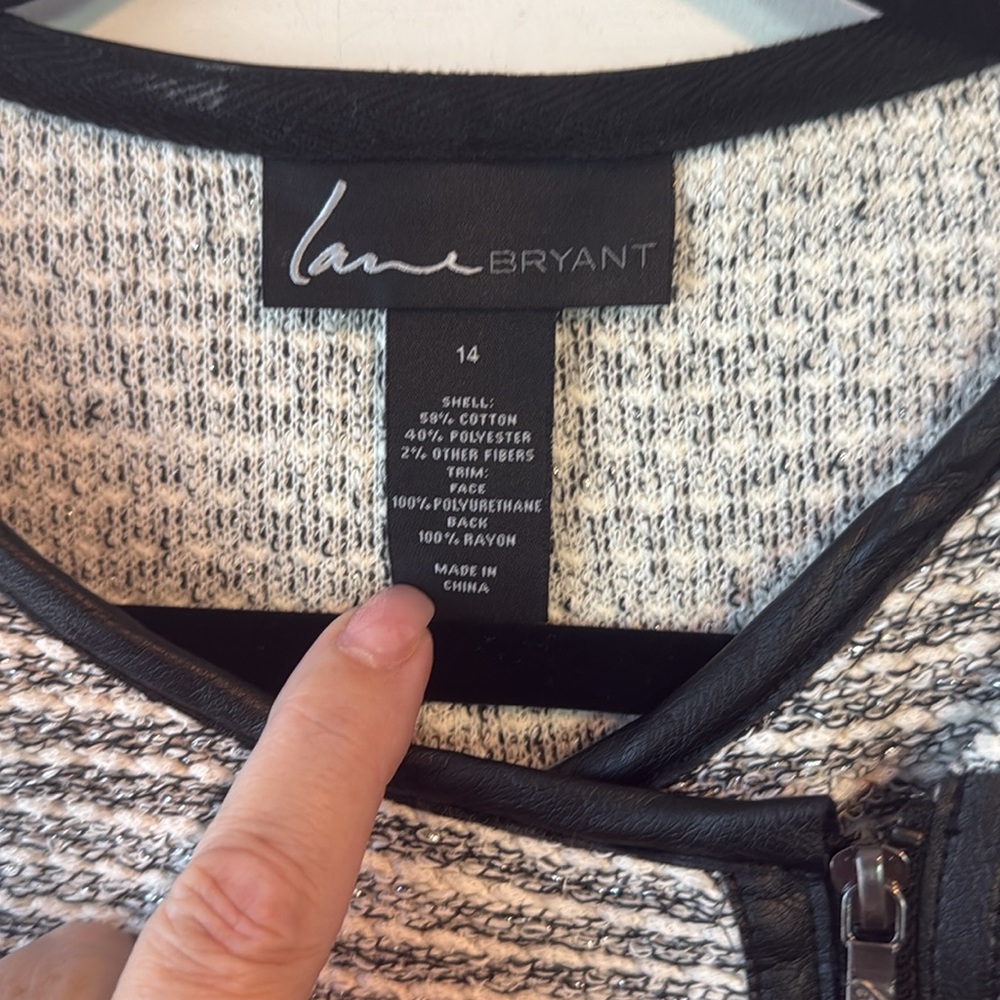 Lane Bryant Black and Gray/Silver Cropped Textured Blazer - Picture 2 of 4